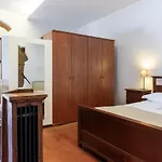 Apartment Guesthost - Centro Petite Ferrara